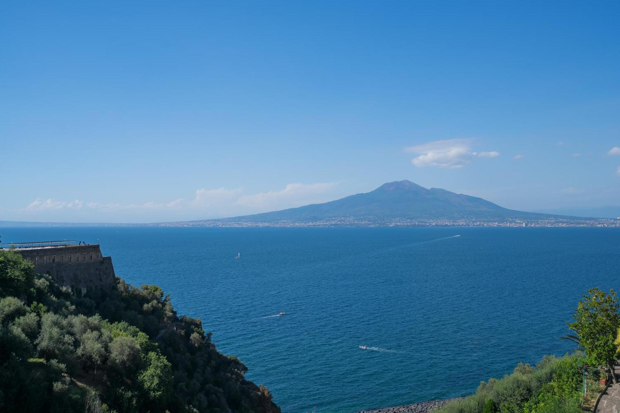 Sea View Deluxe Apartments Vico Equense Exterior foto